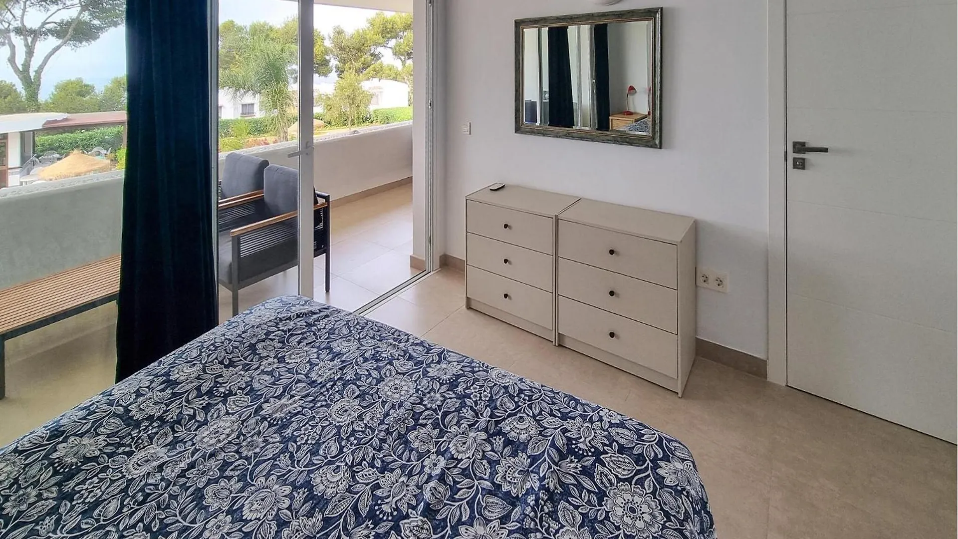 2 Bedroom Cozy Apartment In Las Lagunas De Mijas Sitio de Calahonda