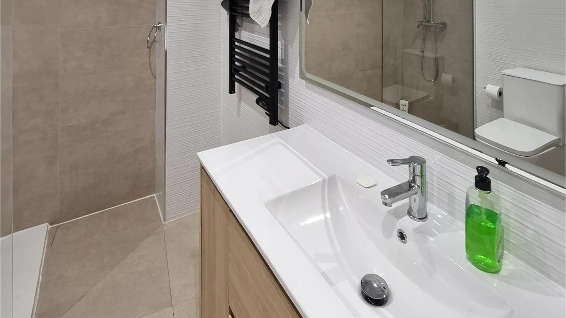2 Bedroom Cozy Apartment In Las Lagunas De Mijas Sitio de Calahonda