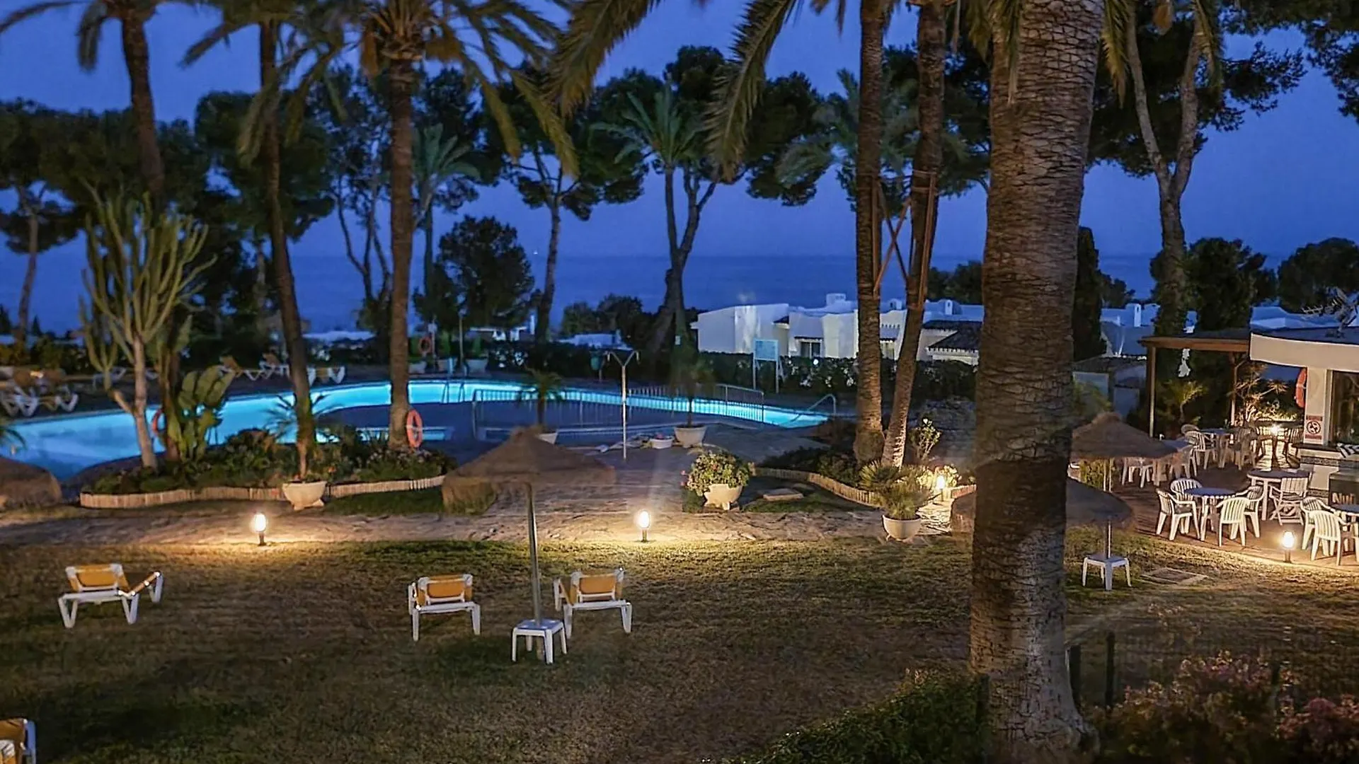 2 Bedroom Cozy Apartment In Las Lagunas De Mijas Sitio de Calahonda