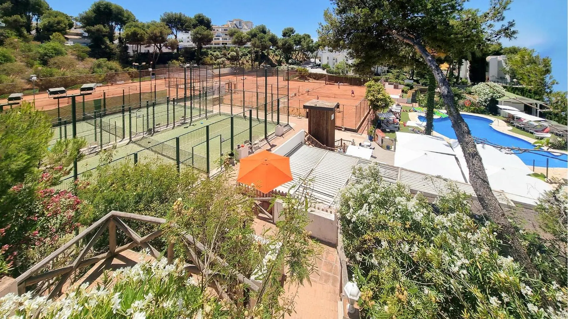 2 Bedroom Cozy Apartment In Las Lagunas De Mijas Sitio de Calahonda