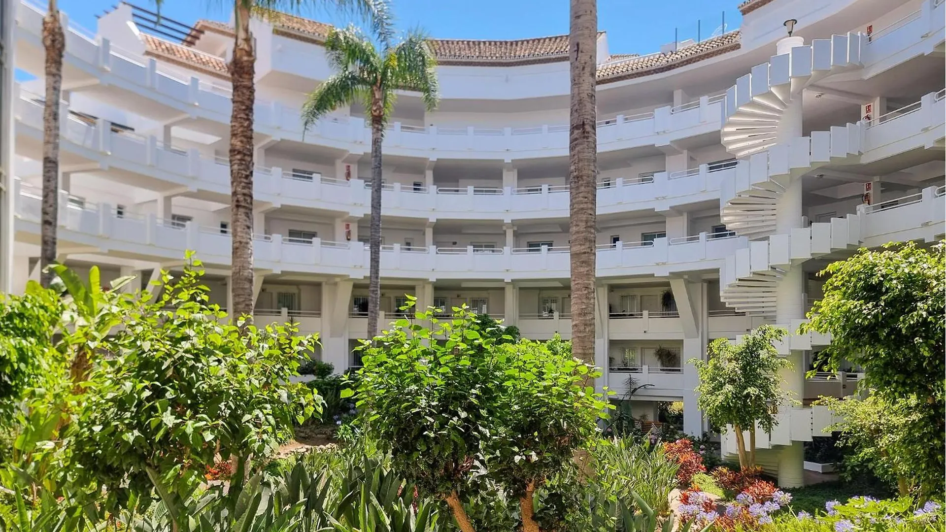 2 Bedroom Cozy Apartment In Las Lagunas De Mijas Sitio de Calahonda Spain